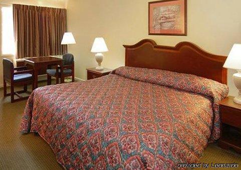 Econo Lodge North Charlottesville Room photo